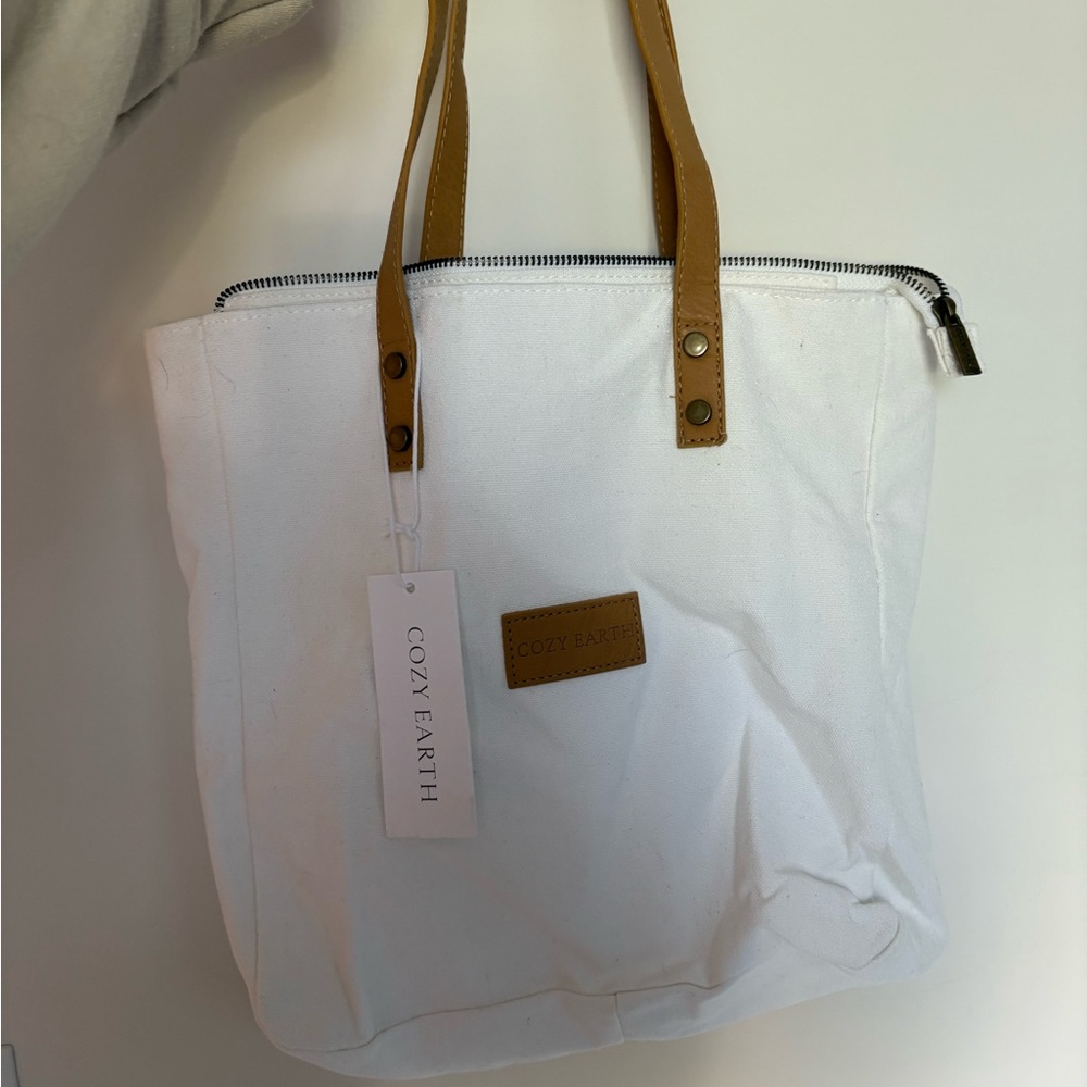 Cozy earth zip tote ( sheets not included)